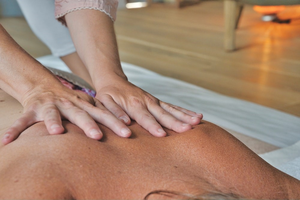 5 patarimai, kaip įsigyti masažo stalą